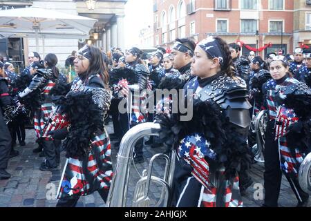 Londres, Royaume-Uni, le 30 mai 2019. Les artistes interprètes ou exécutants d'effectuer à l'occasion de la London défilé du Nouvel An à Covent Garden Piazza. Banque D'Images