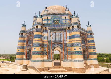 Uch Sharif Jawindi Bibi tombe sur une vue pittoresque magnifique ciel bleu ensoleillé Jour Banque D'Images