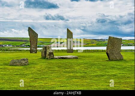 Les Menhirs de Stennes par Loch Stenness sur mainland UK Ecosse Orkney Banque D'Images