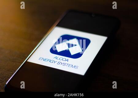 Le Brésil. Dec 30, 2019. Sur cette photo, illustration, l'Alcoa Energy Systems logo est vu affichée sur un smartphone. Credit : Rafael Henrique/SOPA Images/ZUMA/Alamy Fil Live News Banque D'Images