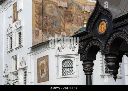 Irkoutsk, RUSSIE - 08 septembre 2019 : l'église de Chist Spasskaya du Sauveur dans le centre de ville d'Irkoutsk est l'un des plus anciens bâtiment en pierres d'Irkut Banque D'Images