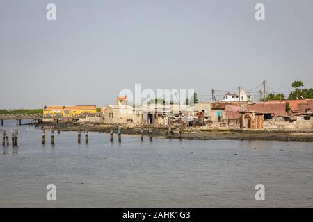 Vue sur l'île historique Fadiauth. Le Sénégal. L'Afrique de l'Ouest. Banque D'Images