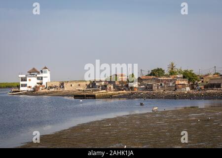 Vue sur l'île historique Fadiauth. Le Sénégal. L'Afrique de l'Ouest. Banque D'Images