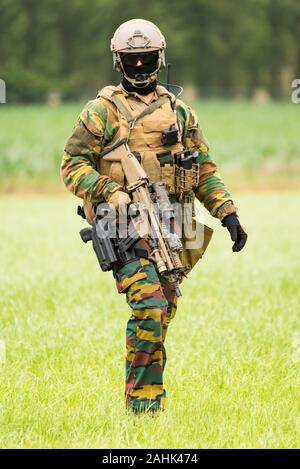 Les exploitants et les soldats des forces spéciales de l'armée belge du groupe. Banque D'Images