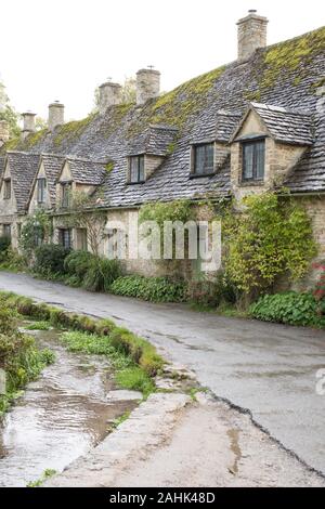 Bibury village dans les Cotswolds, England, UK Banque D'Images