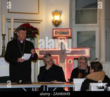 Wroclaw, Pologne. 29 décembre 2019. Ryszard Bogusz, l'ex-évêque luthérien de Wroclaw à partir de l'Église évangélique de la Confession d'Augsbourg en Pologne, parle à un atelier. Le deuxième jour de la 2019 Pèlerinage de confiance sur la terre à Wroclaw en Pologne a vu les participants assistent à trois prières dans le style de Taizé, tandis que plusieurs ateliers avec des religieux, ainsi que des thèmes sociaux et culturels étaient disponibles pour les pèlerins d'y assister. Banque D'Images