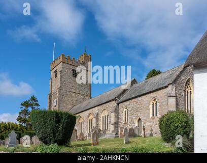 Bâtiment en pierre de l'église paroissiale de Sainte Marie dans le joli village de Devon Dunsford Banque D'Images