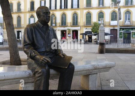 Statue de Pablo Picasso à Malaga, près de son lieu de naissance qui abrite maintenant la Fundacion Picasso Banque D'Images