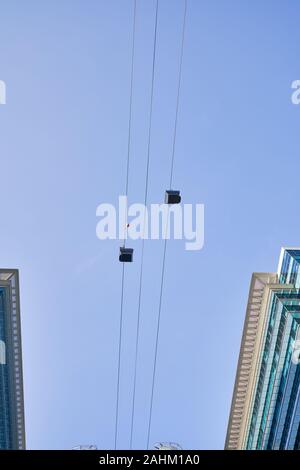 Singapour - CIRCA AVRIL 2019 : système de téléphérique à Singapour. Banque D'Images