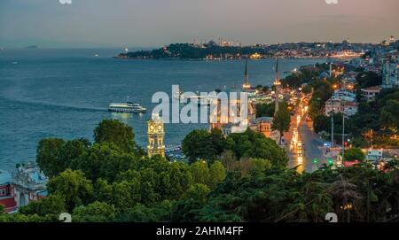 Istanbul, Turquie au crépuscule Banque D'Images