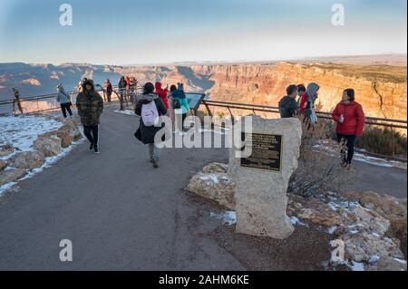 Monument à la mémoire de l'accident d'avion entre TWA et United Airlines près de la Desert View Watchtower dans le Grand Canyon Banque D'Images