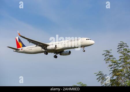 Pasay, Philippines - 10 août 2017 : Airbus a320 de Philippines Airlines en finale pour l'atterrissage à l'aéroport international Ninoy Aquino Banque D'Images