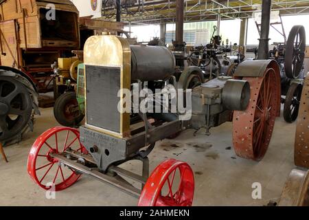 Tracteur agricole ancien Banque D'Images