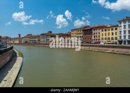 Pise, Italie - le 6 juin 2019 : Pise, situé en Toscane, est connu dans le monde entier pour sa tour penchée et il contient plus de 20 autres églises historiques, Banque D'Images
