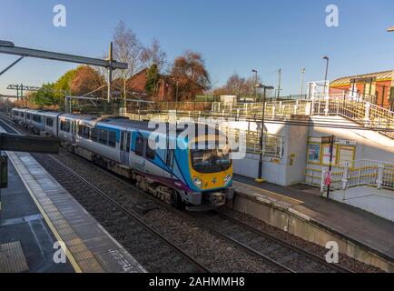 Pennine Trans express train diesel à Lea station verte dans la région de Saint Helens. Banque D'Images