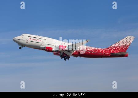 Barcelone, Espagne - 21 août 2019 : Boeing 747-400 Rossiya décollant de l'aéroport El Prat de Barcelone, Espagne. Banque D'Images