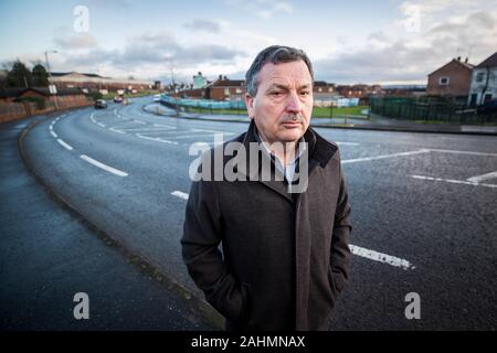 Photo inédit daté du 22/12/19 de John Teggart, debout dans la région de l'ouest de Belfast Ballymurphy, où son père Daniel Teggart, était parmi les tués dans la série de fusillades entre, 10 et 11 août 1971. Banque D'Images