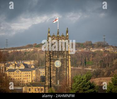 Tour de l'horloge de la cathédrale d'Halifax, Halifax, Royaume-Uni. Banque D'Images