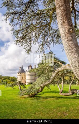 Vue panoramique sur le magnifique château de Chaumont-sur-Loire château de couleurs d'automne France Banque D'Images