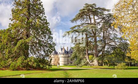 Vue panoramique sur le magnifique château de Chaumont-sur-Loire château de couleurs d'automne en France Banque D'Images