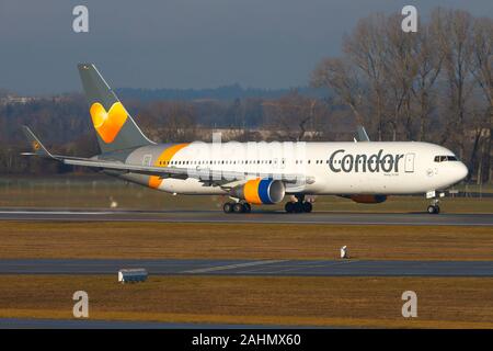 Munich, Allemagne - le 6 janvier 2018 : Condor Boeing 767 avion à l'aéroport de Munich (MUC) en Allemagne. Boeing est un constructeur aéronautique basé à Seattle, Banque D'Images