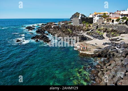 Garachico, Tenerife, Espagne, le 22 juin 2015. Village de Garachico et piscines naturelles à base de débris volcaniques, Îles Canaries Banque D'Images