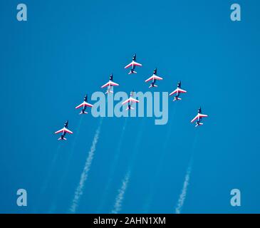 Saint Jean de Luz, France, le 3 octobre, 2015 célèbre démonstration de l'armée de l'air française, les Alpha jets de la Patrouille de France en formation complète, vertical ca Banque D'Images