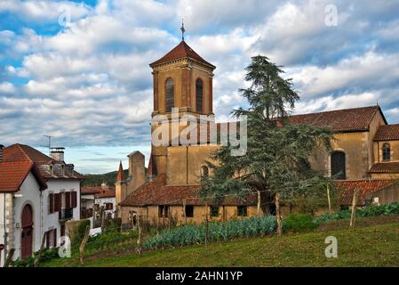 Église de Notre-Dame-de-l-Assomption dans La Bastide-Clairence village de Basse Navarre Province du Pays Basque, Pyrénées Atlantiques, Aquitaine, Banque D'Images