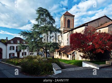 Église de Notre-Dame-de-l-Assomption dans La Bastide-Clairence village de Basse Navarre Province du Pays Basque, Pyrénées Atlantiques, Aquitaine, Banque D'Images