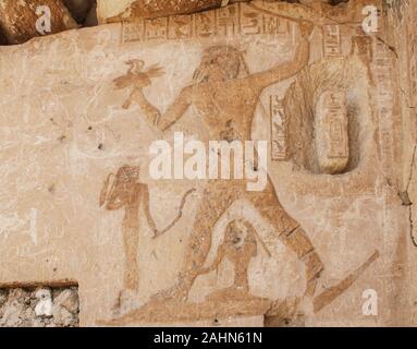 Moyenne Égypte, de Deir el-Bersha, le tombeau de Djehutyhotep remonte à l'Empire du Milieu. Hall d'entrée, scène de chasse dans les marais, Banque D'Images