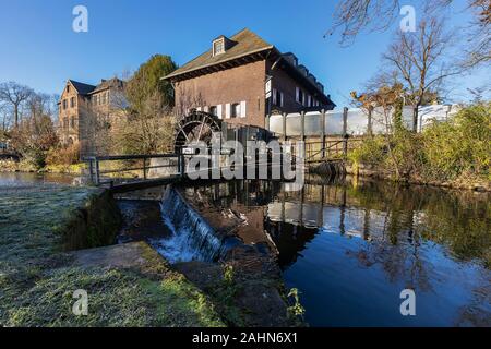 -Viersen-Brueggen Plan- Vue de moulin à eau, au Nord Westphalie Rnine, Allemagne, 30.12.2019 Banque D'Images