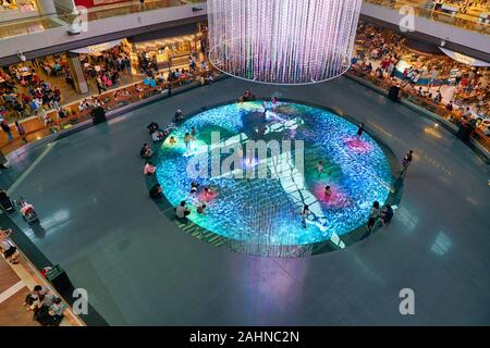 Singapour - CIRCA AVRIL 2019 : avis de lumière numérique Toile à Singapour. La technologie Digital Light Canvas est une installation d'art numérique interactif Banque D'Images