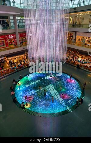 Singapour - CIRCA AVRIL 2019 : avis de lumière numérique Toile à Singapour. La technologie Digital Light Canvas est une installation d'art numérique interactif Banque D'Images