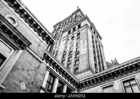 Palais de la Culture et de la science à Varsovie, qui est avec sa hauteur totale de 237 mètres (778 ft) le plus grand bâtiment en Pologne Banque D'Images