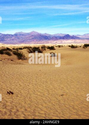 Sur le désert dans la vallée de la mort Zabriskie Point près de Banque D'Images