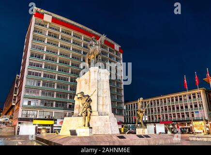 Statue de Mustafa Kemal Atatürk à Ankara, Turquie Banque D'Images