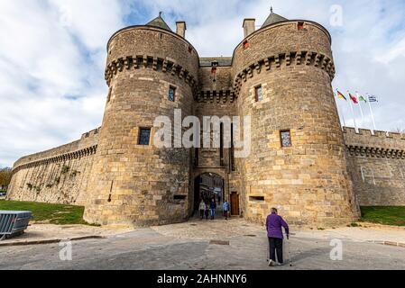 Guérande, France - 1 novembre 2018 La Porte Saint-Michel à Guérande Ville médiévale dans l'ouest de la France. Banque D'Images