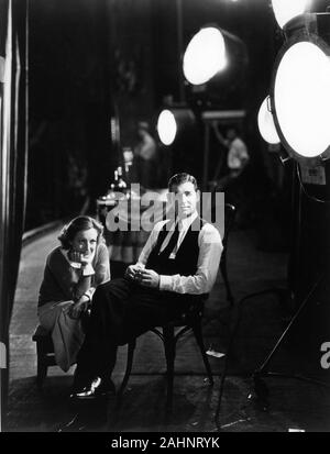JOAN CRAWFORD et Clark Gable sur le plateau pendant le tournage de candide possédait 1931 CLARENCE BROWN Directeur Metro Goldwyn Mayer Banque D'Images