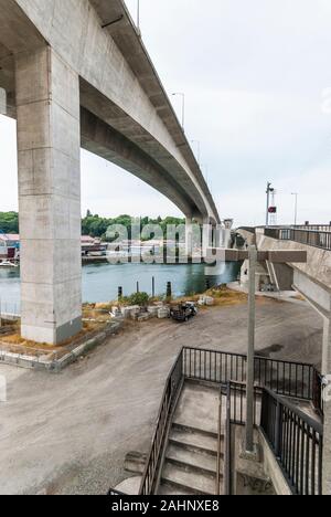 Vue de l'ouest du pont de Seattle (Jeanette Williams Memorial Bridge) avec tour de travailler le swing-span Spokane Street Bridge dans l'État de Washington. Banque D'Images