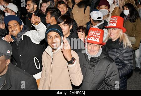 Tokyo, Japon. 31 Dec, 2019. Celeblate personnes pendant l'événement pour 2020 compte à rebours du Nouvel an à la rue commerçante du quartier de Shibuya à Tokyo, Japon, le mardi 31 décembre 2019. Photo par Keizo Mori/UPI UPI : Crédit/Alamy Live News Banque D'Images