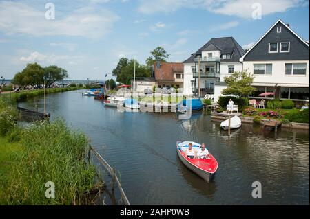 An der Uferpromenade, Promenade, Steinhude, Wunstorf, Steinhuder Meer, Niedersachsen, Deutschland Banque D'Images