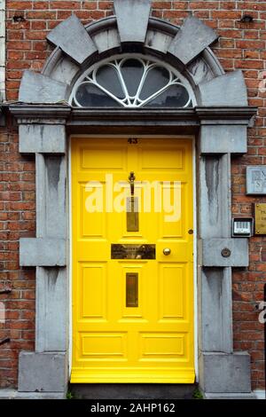 Bunte Tuer, Haus, Parliament Street, Kilkenny, Irlande, Lettonie Banque D'Images