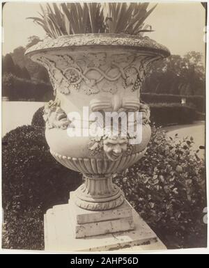 Jean-Eugène-Auguste Atget. Versailles, Vase. 1905. La France. L'albumine Banque D'Images