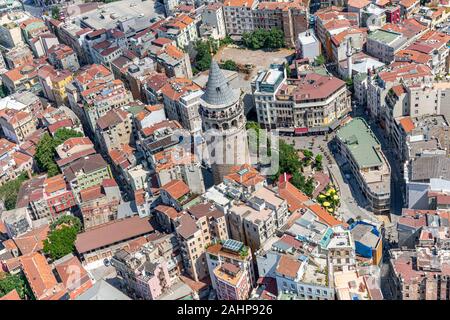 Istanbul, Turquie - 9 juin, 2013 ; paysage d'Istanbul à partir d'hélicoptères. Vue de la tour de Galata à partir d'hélicoptères. La prise de vue depuis l'hélicoptère. Banque D'Images