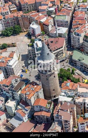 Istanbul, Turquie - 9 juin, 2013 ; paysage d'Istanbul à partir d'hélicoptères. Vue de la tour de Galata à partir d'hélicoptères. La prise de vue depuis l'hélicoptère. Banque D'Images