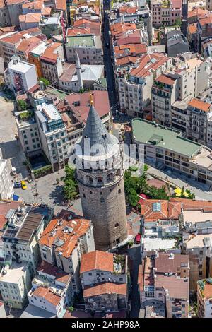 Istanbul, Turquie - 9 juin, 2013 ; paysage d'Istanbul à partir d'hélicoptères. Vue de la tour de Galata à partir d'hélicoptères. La prise de vue depuis l'hélicoptère. Banque D'Images