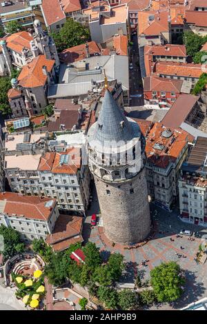 Istanbul, Turquie - 9 juin, 2013 ; paysage d'Istanbul à partir d'hélicoptères. Vue de la tour de Galata à partir d'hélicoptères. La prise de vue depuis l'hélicoptère. Banque D'Images