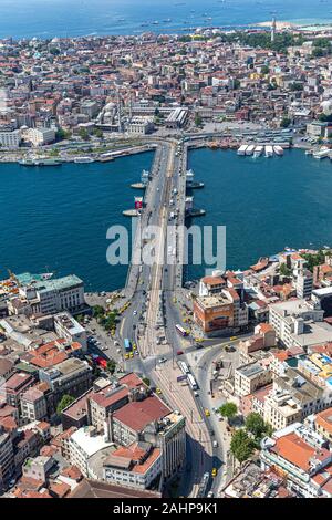 Istanbul, Turquie - 9 juin, 2013 ; paysage d'Istanbul à partir d'hélicoptères. Vue du pont de Galata à partir d'hélicoptères. La prise de vue depuis l'hélicoptère. Banque D'Images