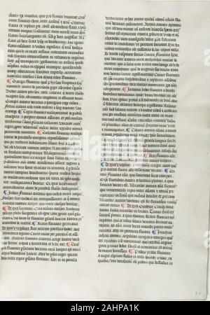 Burchard du Mont Sion (auteur). Folio 11 de Burchard de Sion est De locis ac mirabilibus mundi, ou une enseigne la géographie. 1450-1470. La France. Folio d'un manuscrit partiel avec des lettres ornées et autres décorations à la détrempe et feuille d'or, et avec des inscriptions en latin en noir et l'encre brune, a jugé à la lumière l'encre brune, sur vélin Banque D'Images