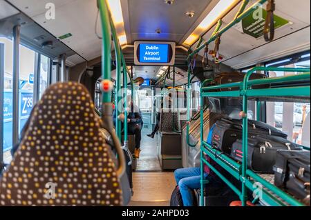 Intérieur Du Bus-Navette De L'Aéroport De Dublin Car Park. Banque D'Images